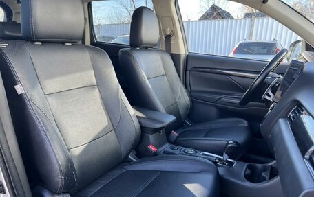 Mitsubishi Outlander III рестайлинг 3, 2016 год, 2 449 000 рублей, 10 фотография