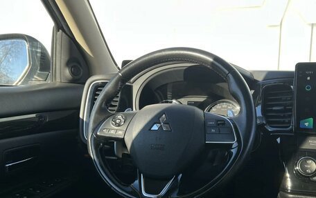 Mitsubishi Outlander III рестайлинг 3, 2016 год, 2 449 000 рублей, 17 фотография