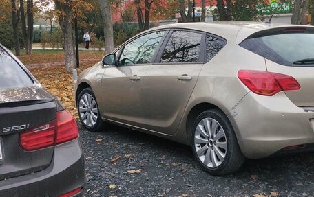 Opel Astra J, 2011 год, 620 000 рублей, 3 фотография