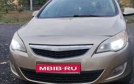 Opel Astra J, 2011 год, 620 000 рублей, 9 фотография