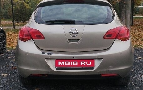 Opel Astra J, 2011 год, 620 000 рублей, 4 фотография
