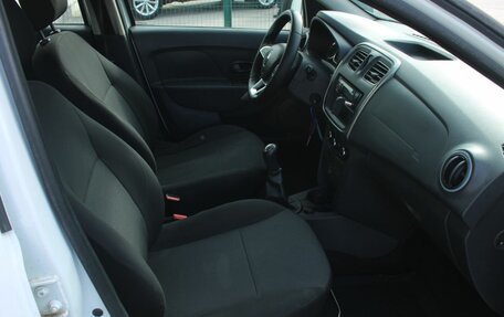 Renault Logan II, 2019 год, 870 000 рублей, 15 фотография
