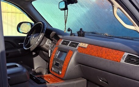 Chevrolet Tahoe III, 2008 год, 1 099 000 рублей, 8 фотография