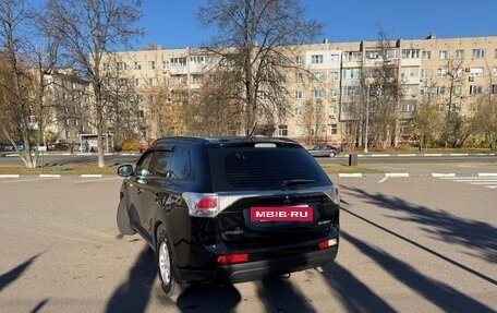 Mitsubishi Outlander III рестайлинг 3, 2013 год, 1 400 000 рублей, 3 фотография