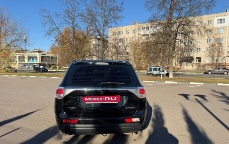 Mitsubishi Outlander III рестайлинг 3, 2013 год, 1 400 000 рублей, 4 фотография