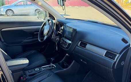 Mitsubishi Outlander III рестайлинг 3, 2013 год, 1 400 000 рублей, 7 фотография