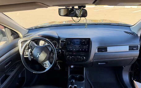 Mitsubishi Outlander III рестайлинг 3, 2013 год, 1 400 000 рублей, 8 фотография