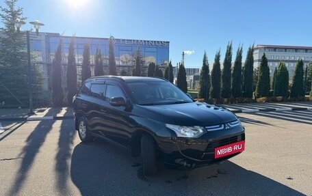 Mitsubishi Outlander III рестайлинг 3, 2013 год, 1 400 000 рублей, 6 фотография