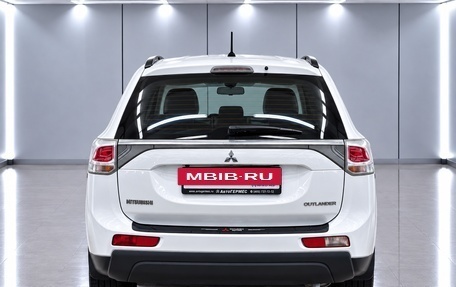 Mitsubishi Outlander III рестайлинг 3, 2013 год, 1 450 000 рублей, 3 фотография