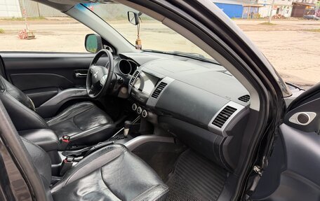 Mitsubishi Outlander III рестайлинг 3, 2008 год, 670 000 рублей, 16 фотография