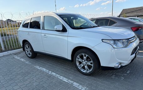 Mitsubishi Outlander III рестайлинг 3, 2013 год, 1 100 000 рублей, 3 фотография