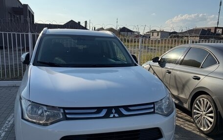 Mitsubishi Outlander III рестайлинг 3, 2013 год, 1 100 000 рублей, 2 фотография