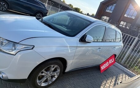 Mitsubishi Outlander III рестайлинг 3, 2013 год, 1 100 000 рублей, 4 фотография