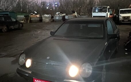 Mercedes-Benz E-Класс, 1999 год, 230 000 рублей, 1 фотография