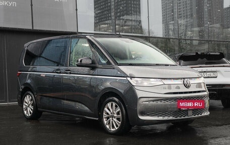 Volkswagen Multivan, 2022 год, 5 700 000 рублей, 3 фотография