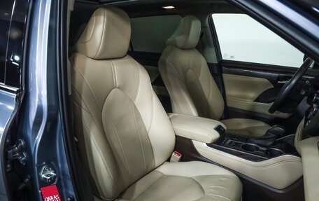 Toyota Highlander, 2021 год, 4 299 777 рублей, 30 фотография