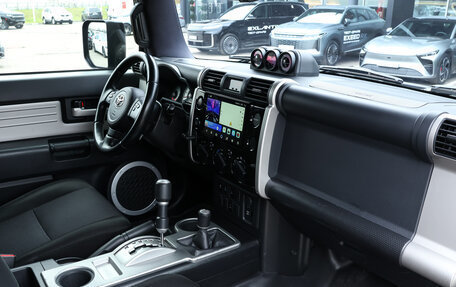Toyota FJ Cruiser, 2018 год, 4 995 000 рублей, 9 фотография