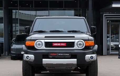 Toyota FJ Cruiser, 2018 год, 4 995 000 рублей, 2 фотография