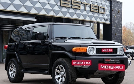Toyota FJ Cruiser, 2018 год, 4 995 000 рублей, 3 фотография