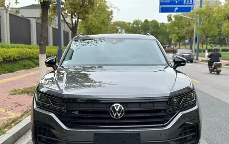 Volkswagen Touareg III, 2023 год, 9 500 000 рублей, 2 фотография