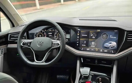 Volkswagen Touareg III, 2023 год, 9 500 000 рублей, 7 фотография