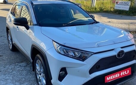 Toyota RAV4, 2019 год, 3 500 000 рублей, 12 фотография