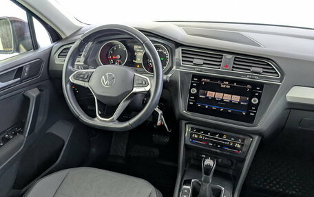 Volkswagen Tiguan II, 2021 год, 2 550 000 рублей, 28 фотография
