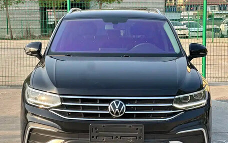 Volkswagen Tiguan II, 2023 год, 2 355 000 рублей, 2 фотография
