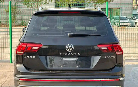 Volkswagen Tiguan II, 2023 год, 2 355 000 рублей, 5 фотография