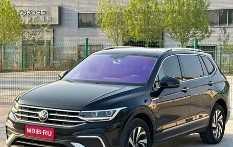 Volkswagen Tiguan II, 2023 год, 2 355 000 рублей, 1 фотография