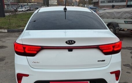 KIA Rio IV, 2018 год, 990 000 рублей, 1 фотография