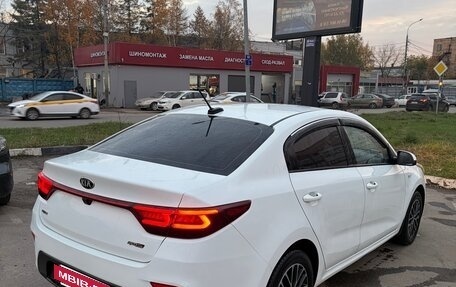 KIA Rio IV, 2018 год, 990 000 рублей, 3 фотография