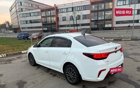 KIA Rio IV, 2018 год, 990 000 рублей, 2 фотография