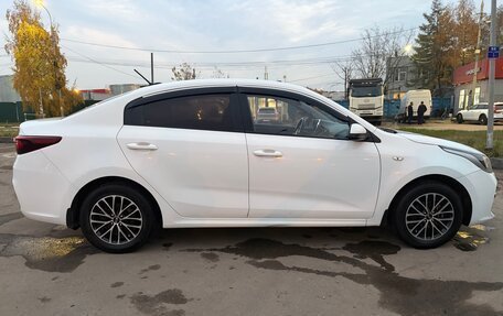 KIA Rio IV, 2018 год, 990 000 рублей, 19 фотография