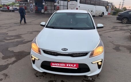 KIA Rio IV, 2018 год, 990 000 рублей, 10 фотография