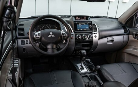 Mitsubishi Pajero Sport II рестайлинг, 2015 год, 2 340 000 рублей, 6 фотография