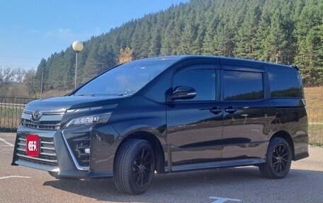 Toyota Voxy III, 2018 год, 2 620 000 рублей, 1 фотография