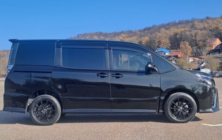 Toyota Voxy III, 2018 год, 2 620 000 рублей, 4 фотография