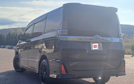 Toyota Voxy III, 2018 год, 2 620 000 рублей, 6 фотография