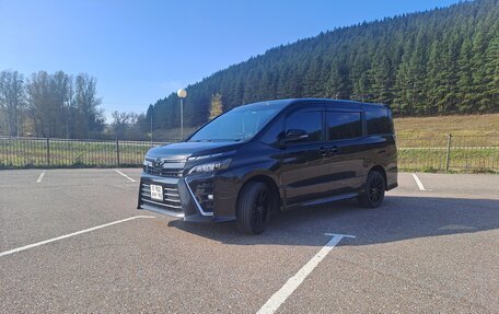Toyota Voxy III, 2018 год, 2 620 000 рублей, 11 фотография