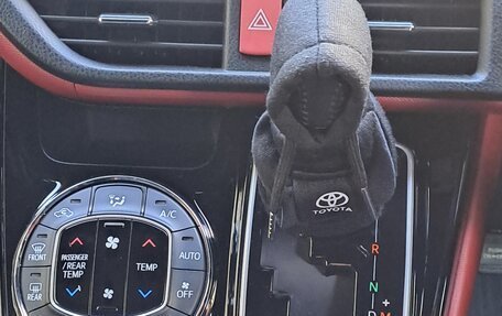 Toyota Voxy III, 2018 год, 2 620 000 рублей, 23 фотография