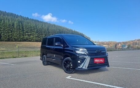 Toyota Voxy III, 2018 год, 2 620 000 рублей, 9 фотография