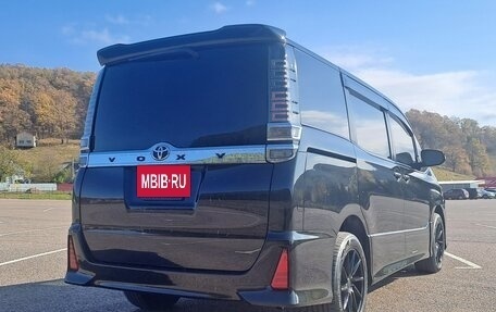 Toyota Voxy III, 2018 год, 2 620 000 рублей, 12 фотография