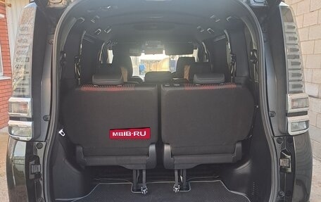 Toyota Voxy III, 2018 год, 2 620 000 рублей, 19 фотография