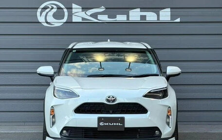 Toyota Yaris Cross, 2022 год, 1 655 000 рублей, 3 фотография