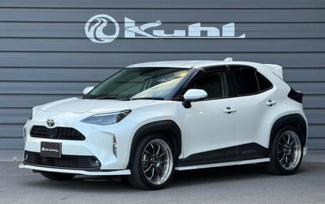 Toyota Yaris Cross, 2022 год, 1 655 000 рублей, 2 фотография