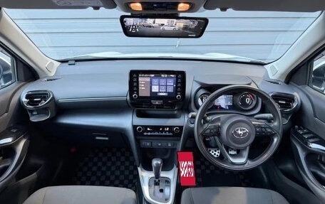 Toyota Yaris Cross, 2022 год, 1 655 000 рублей, 14 фотография
