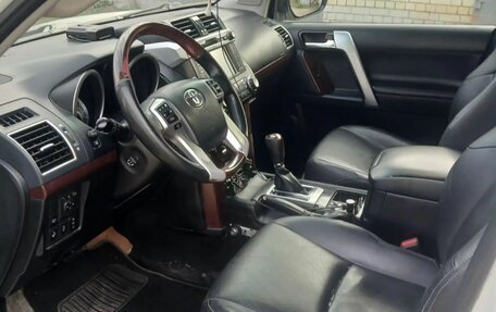 Toyota Land Cruiser Prado 150 рестайлинг, 2015 год, 4 050 000 рублей, 9 фотография
