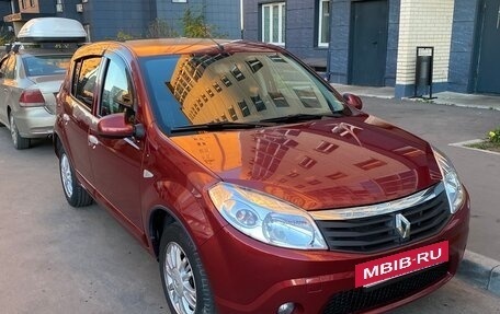 Renault Sandero I, 2013 год, 950 000 рублей, 2 фотография