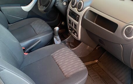 Renault Sandero I, 2013 год, 950 000 рублей, 8 фотография